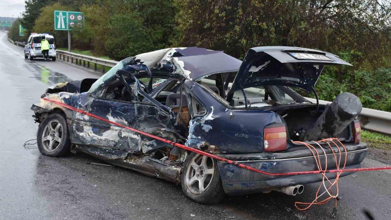 Sakarya'da Trafik Kazası: 1 Ölü, 2 Yaralı