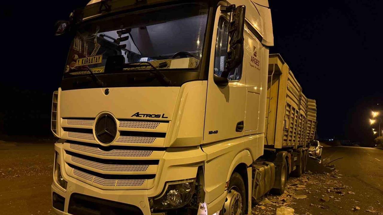 Batman'da Tır ile Otomobil Çarpıştı: 2 Yaralı