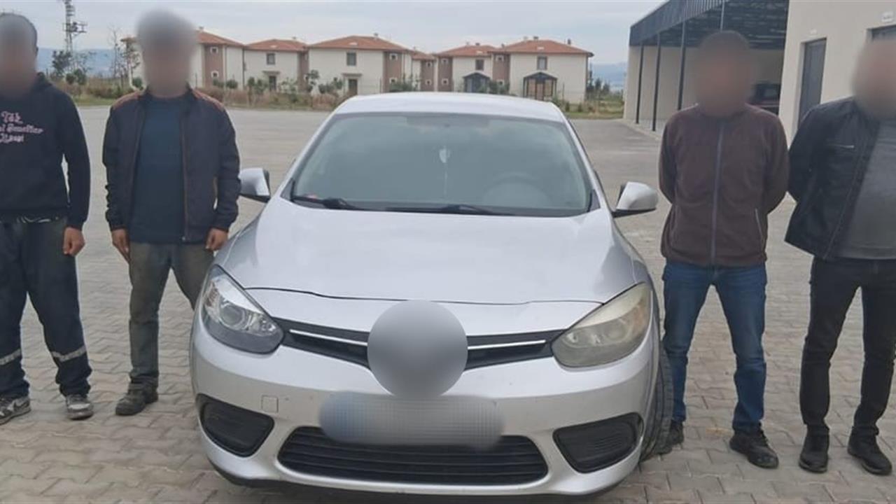 Çanakkale'de Göçmen Kaçakçılığı Operasyonu: 4 Gözaltı, 8 Kaçak Göçmen
