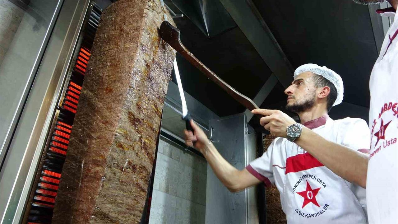 Tuzla'da 30 Yıllık Dönerci Sabit Mekan Açtı