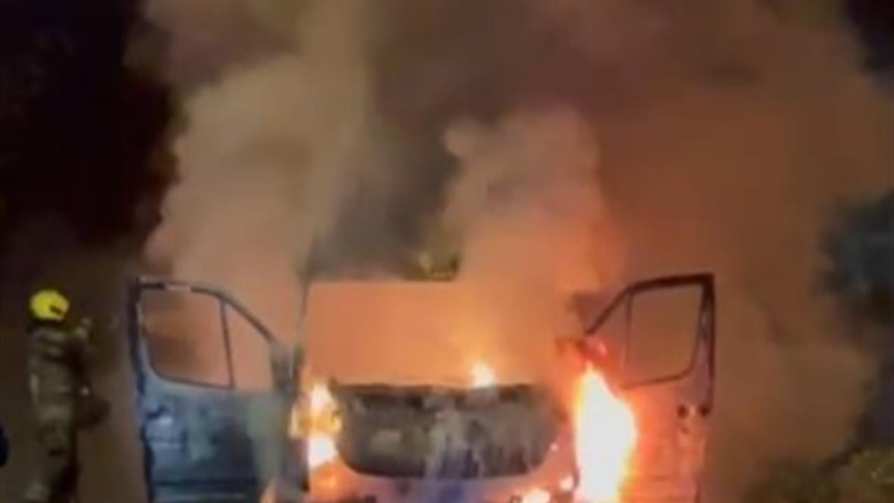 Bursa'da Seyir Halindeki Minibüs Alev Alev Yandı