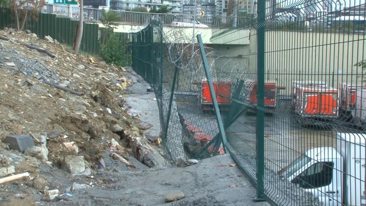 Küçükçekmece'de Dondurma Fabrikasının Duvarı Çöktü: Maddi Hasar Var