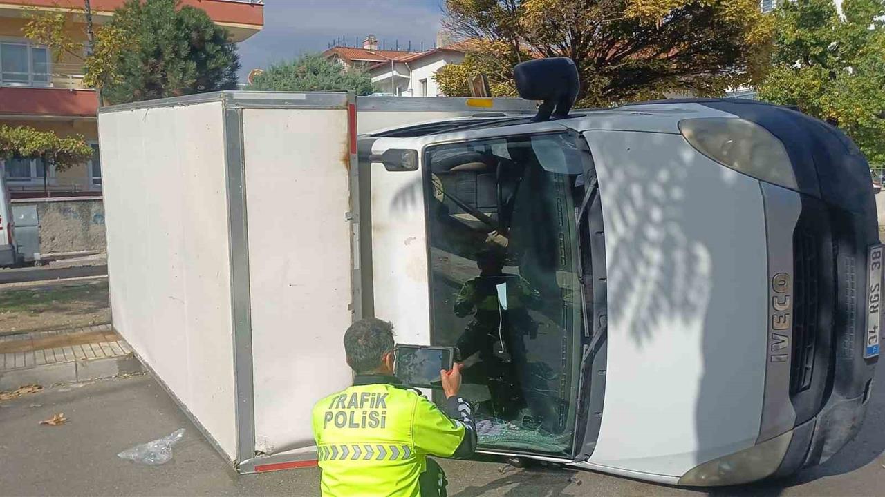 Çorum'da Kamyonet ile Otomobil Çarpıştı: 5 Yaralı