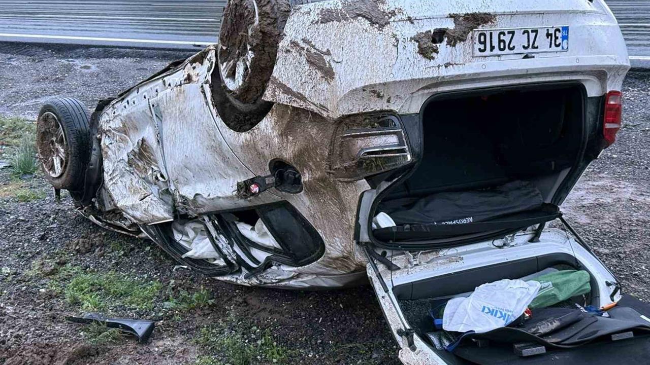 Sakarya'da Takla Atan Otomobil Hurdaya Döndü: 1 Yaralı