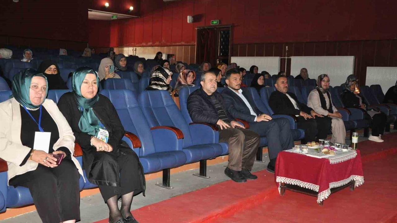 Sorgun'da Aile Mutluluğu Konferansı Düzenlendi
