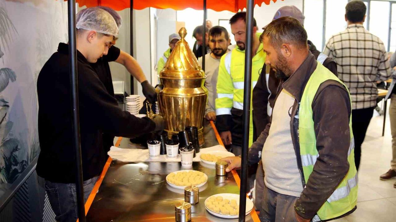 Kütahya OSB'de Personellere Sahlep İkramı Yapıldı