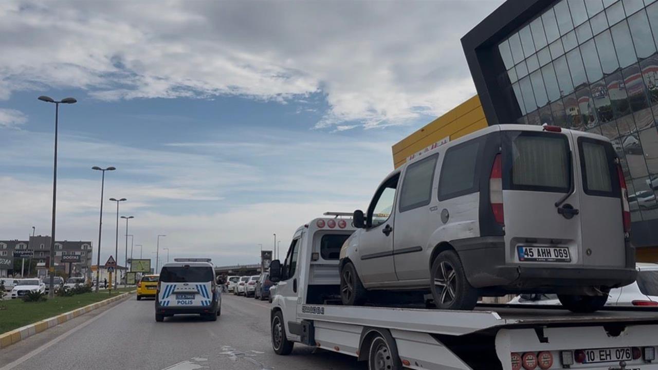 Bandırma'da Elektrik Kaçağı Paniği: Araçta Duman Çıktı