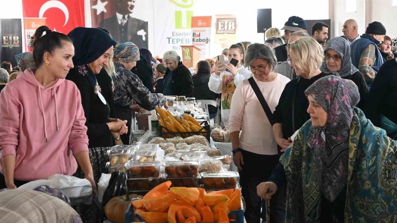 Eskişehir'de Kızılinler Bal Kabağı Panayırı Coşkuyla Yapıldı