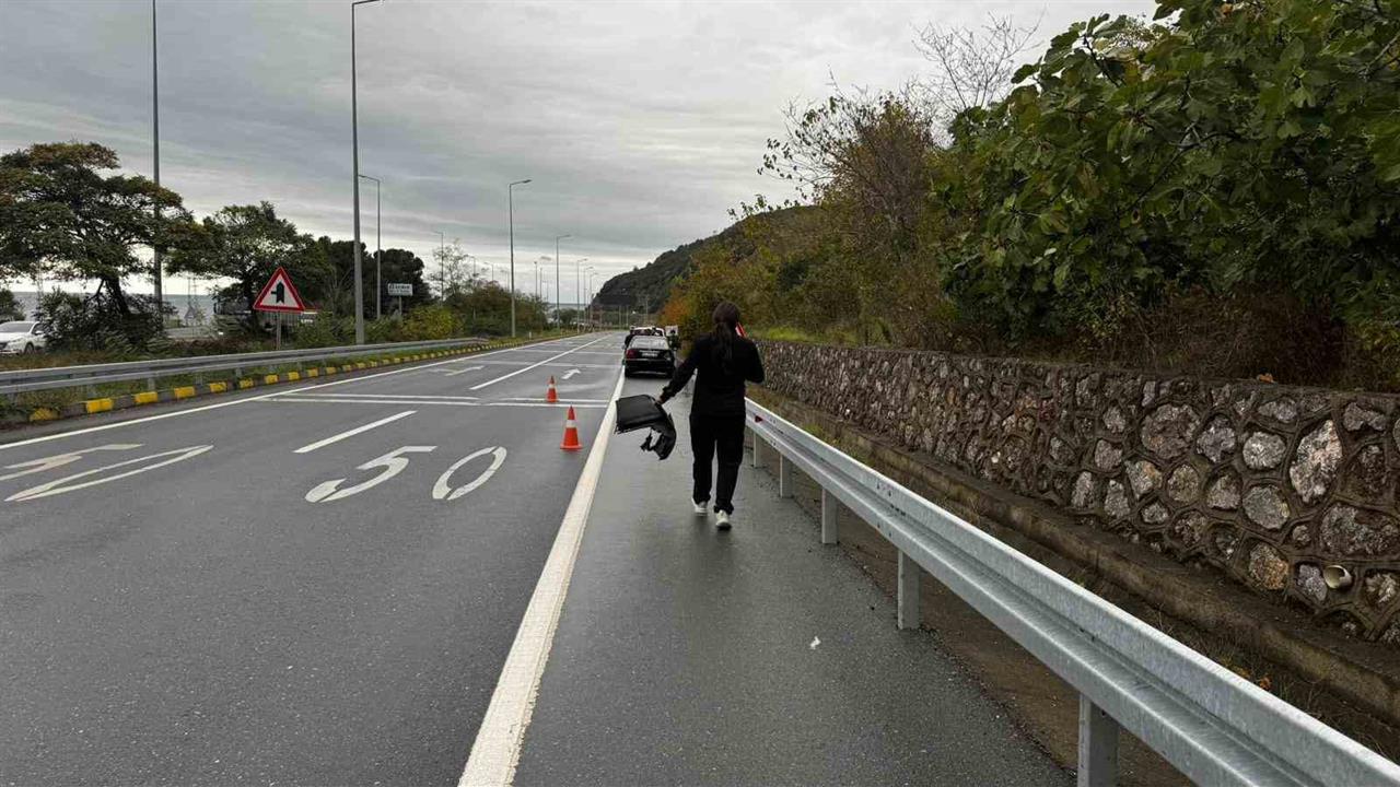Zonguldak’ta Kontrolden Çıkan Otomobil Bariyere Çarptı
