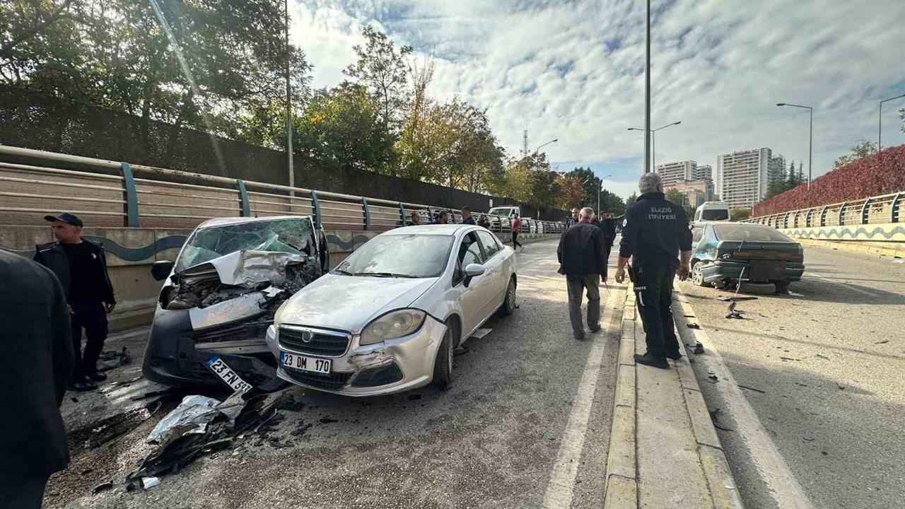 Elazığ'da Zincirleme Trafik Kazası: 1 Ölü, 4 Yaralı