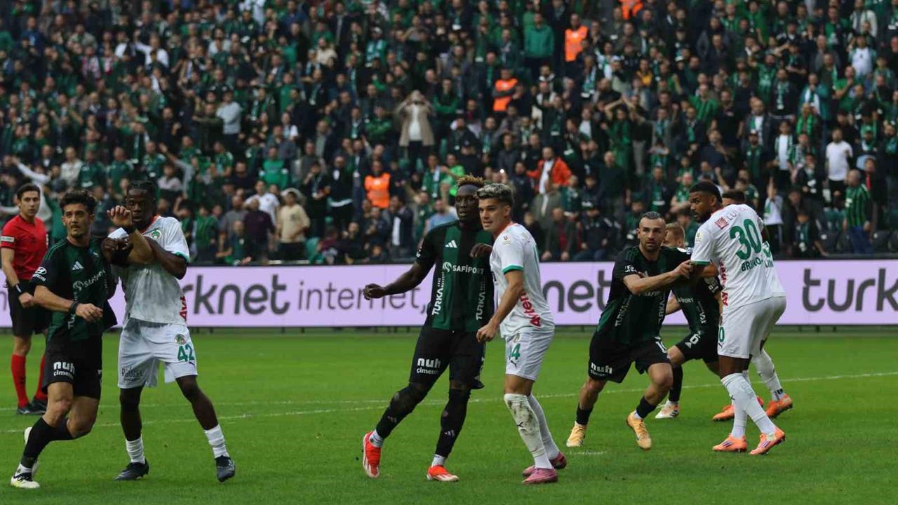 Kocaelispor ve Alanyaspor Golsüz Beraberlik Sağladı