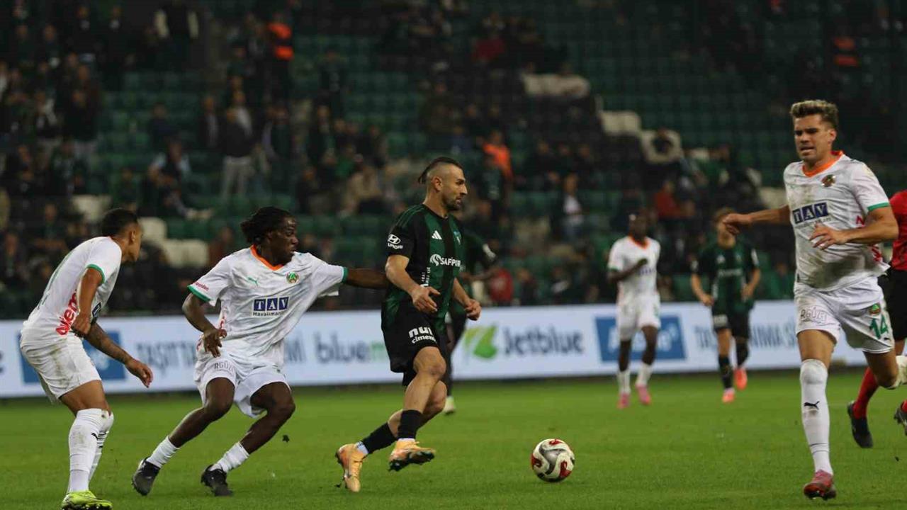 Kocaelispor, Alanyaspor'u 2-0 Mağlup Etti