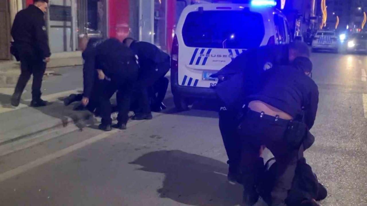 Aksaray'da Dükkan Basıp Polise Direnen Şahıslar Gazetecilere Saldırdı