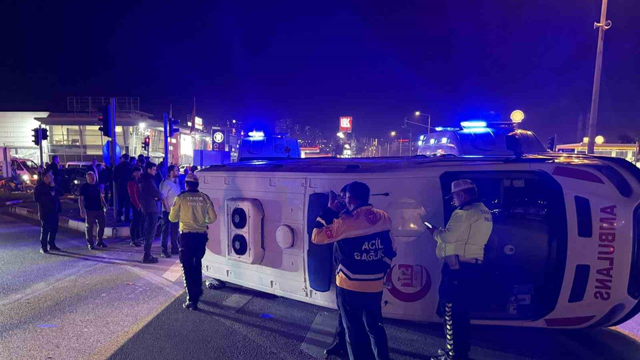 Tokat'ta Ambulans ile Cip Çarpıştı: 3 Yaralı