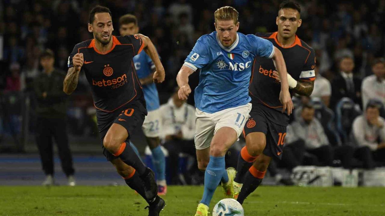 Napoli, Inter'i Yenerek Liderliği Ele Geçirdi