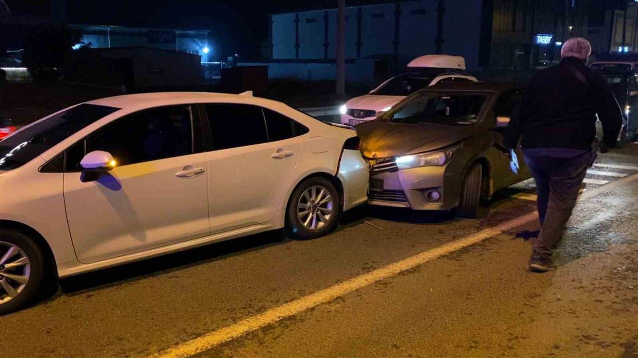 İnegöl'de Zincirleme Kaza: 5 Yaralı, 1'i Çocuk