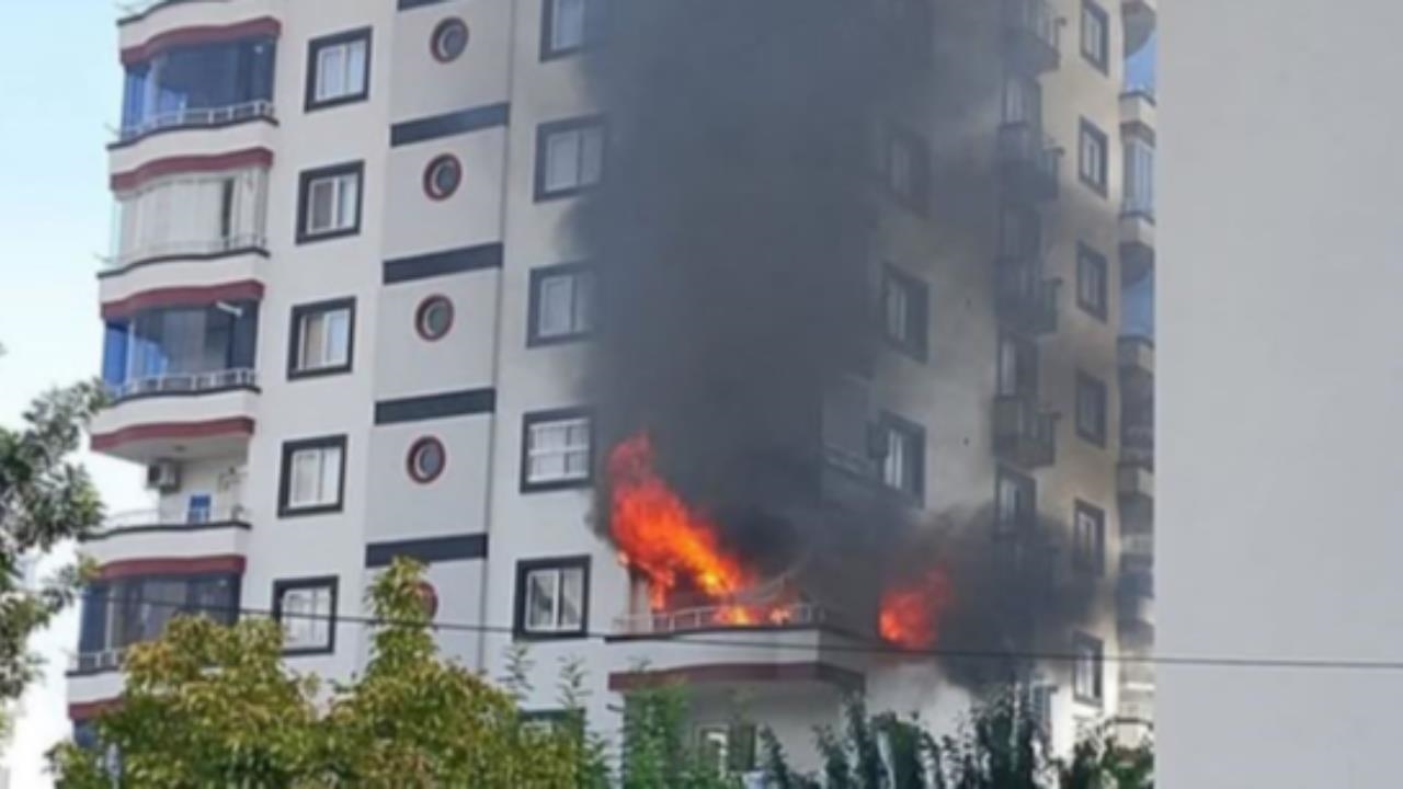 Mersin'de 9 Katlı Binada Panik: 3. Kat Yangını Son Anda Söndürüldü!