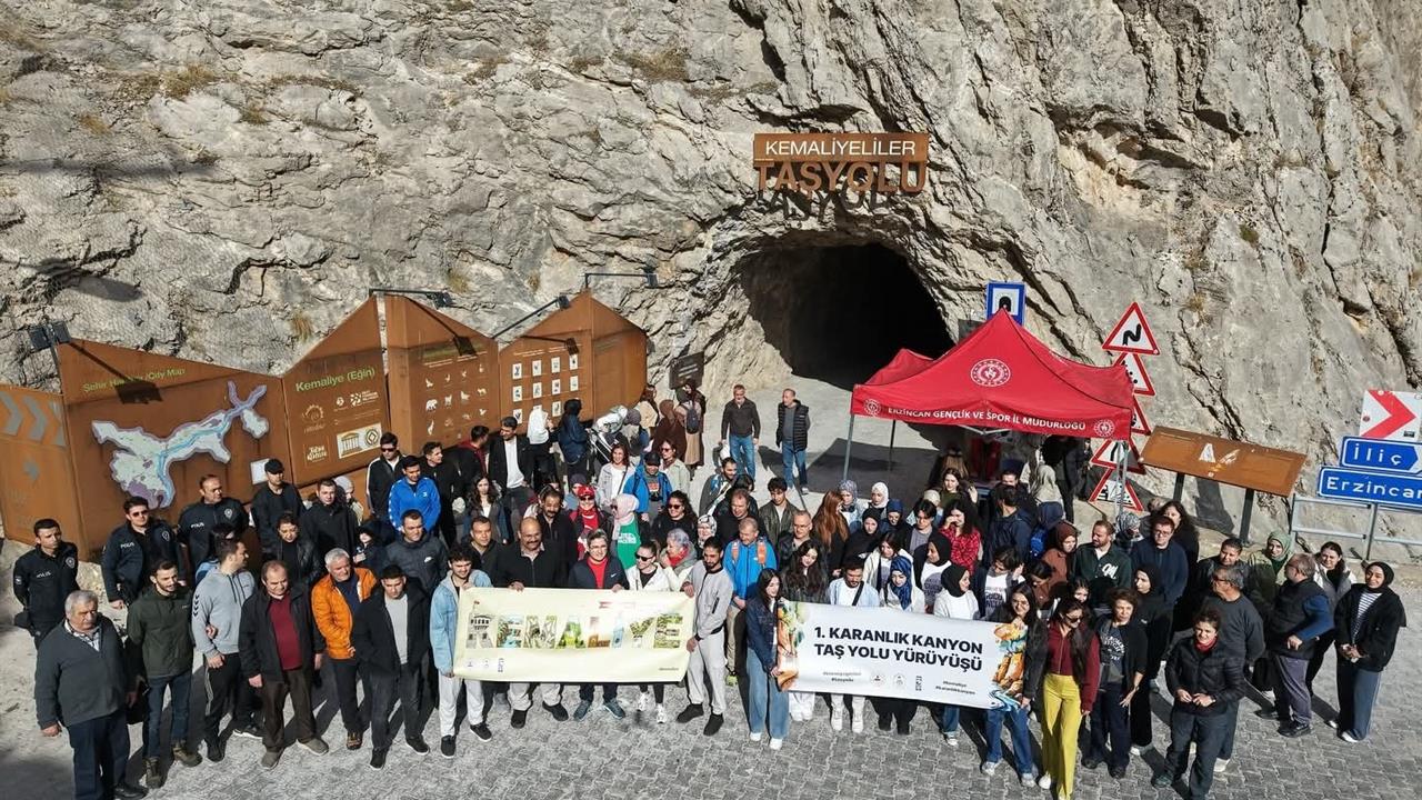 Kemaliye'de Karanlık Kanyon Yürüyüşü Gerçekleştirildi