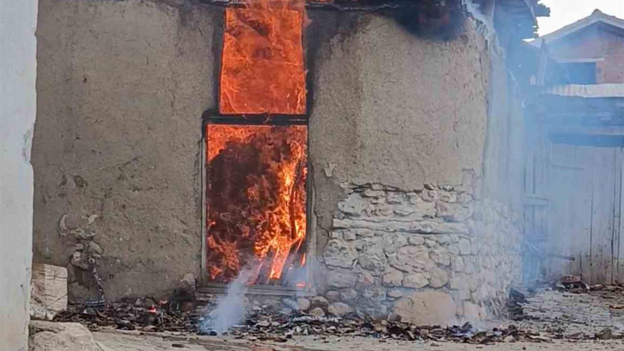 Tokat'ta Yangın: Ev ve Samanlık Kül Oldu