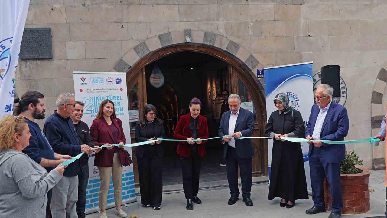 Talas'ta Kültürel Miras Sergisi Açıldı