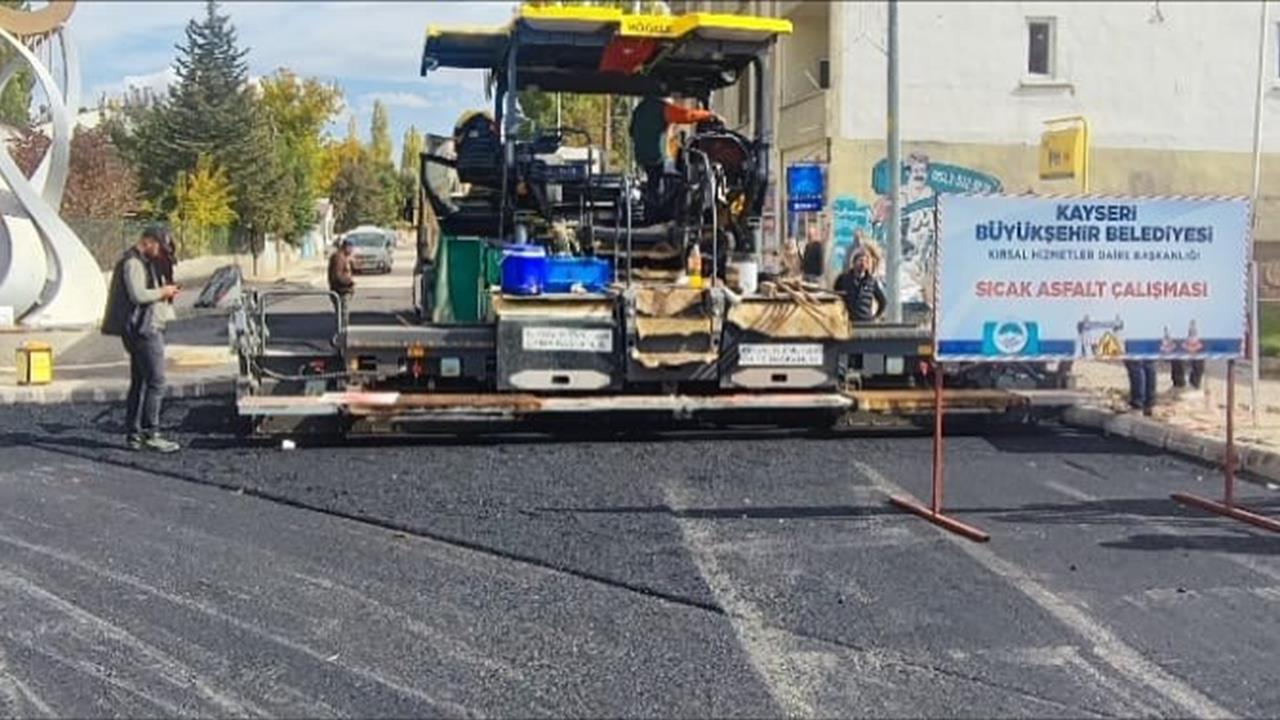 Pınarbaşı'na 2 Günde 2 Bin Ton Asfalt Serildi