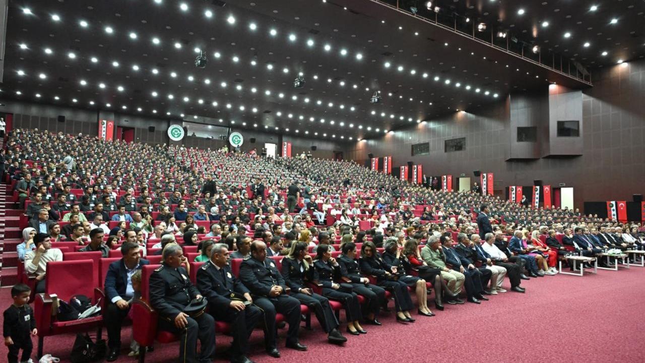 Adana'da Cumhuriyet Coşkusu: Bando Orkestrası Sahne Aldı