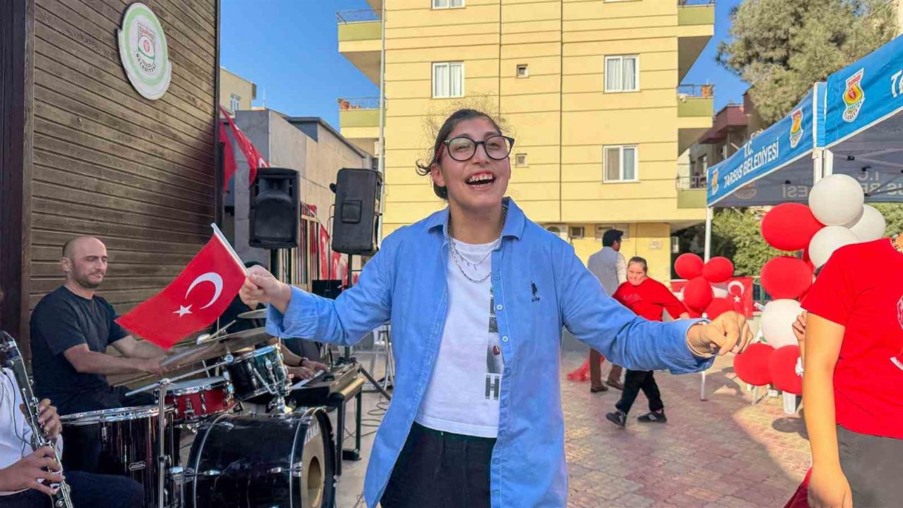 Tarsus’ta Engelsiz Eğitim Merkezinde Cumhuriyet Coşkusu
