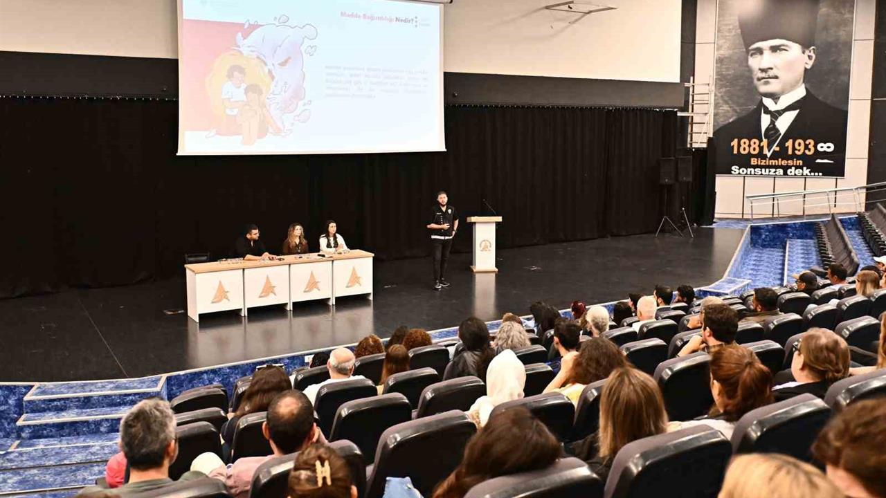 Muratpaşa'da Madde Bağımlılığı Önleme Konferansı Düzenlendi