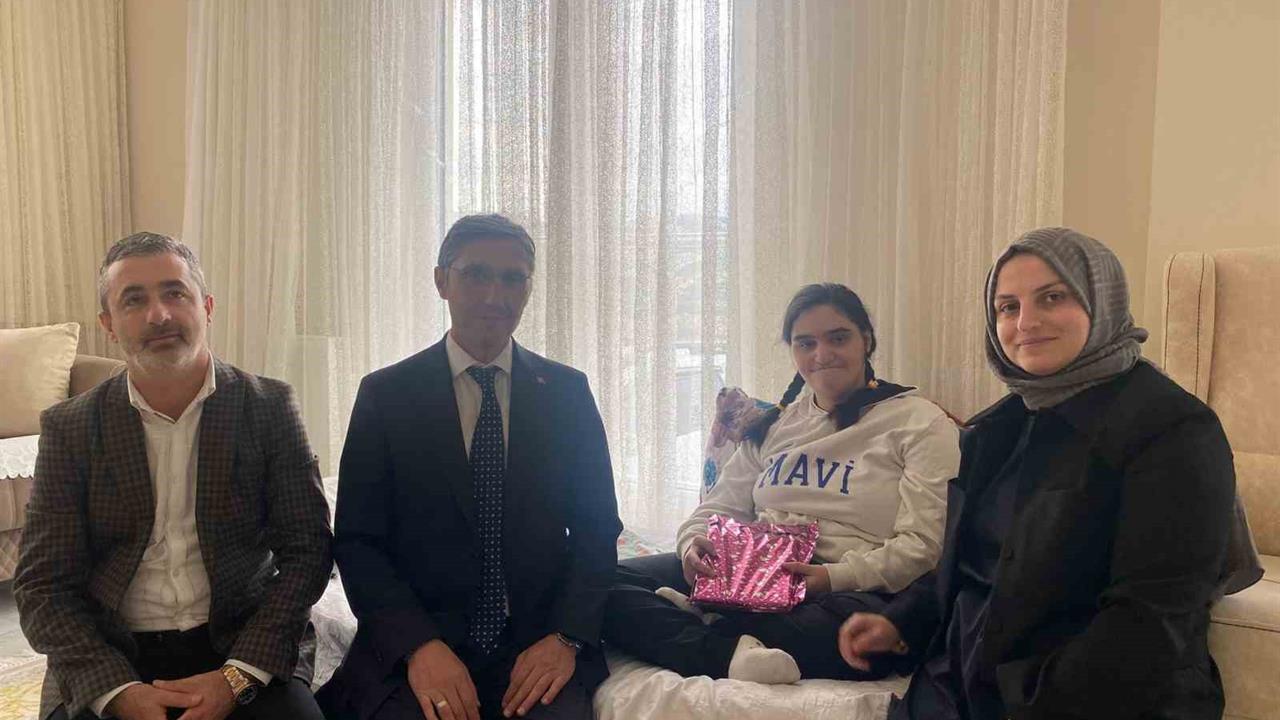 Bayburt'ta Evde Eğitim Alan Öğrenciye Moral Ziyareti