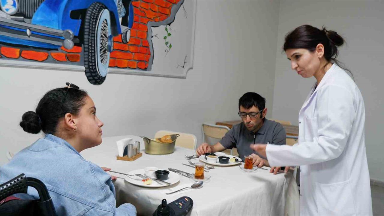 Erzurum'da Engellilere Mutfak Eğitimi Veriliyor