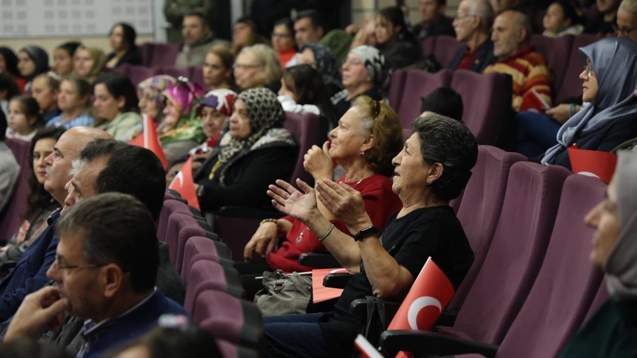 Kartepe'de 102. Yıl Coşkusu: Özel Konser Düzenlendi