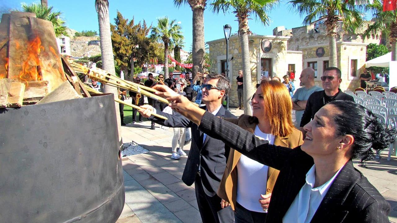 Çeşme'de Kültür Yolu Festivali Coşkusu Başladı