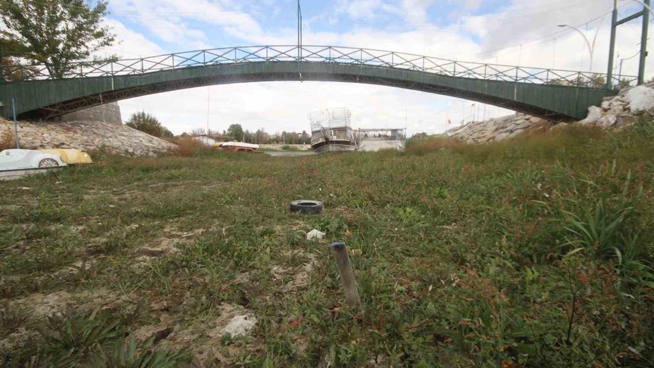 Beyşehir Gölü'nde Su Seviyesi Düşüyor: Yatlar Karaya Oturdu