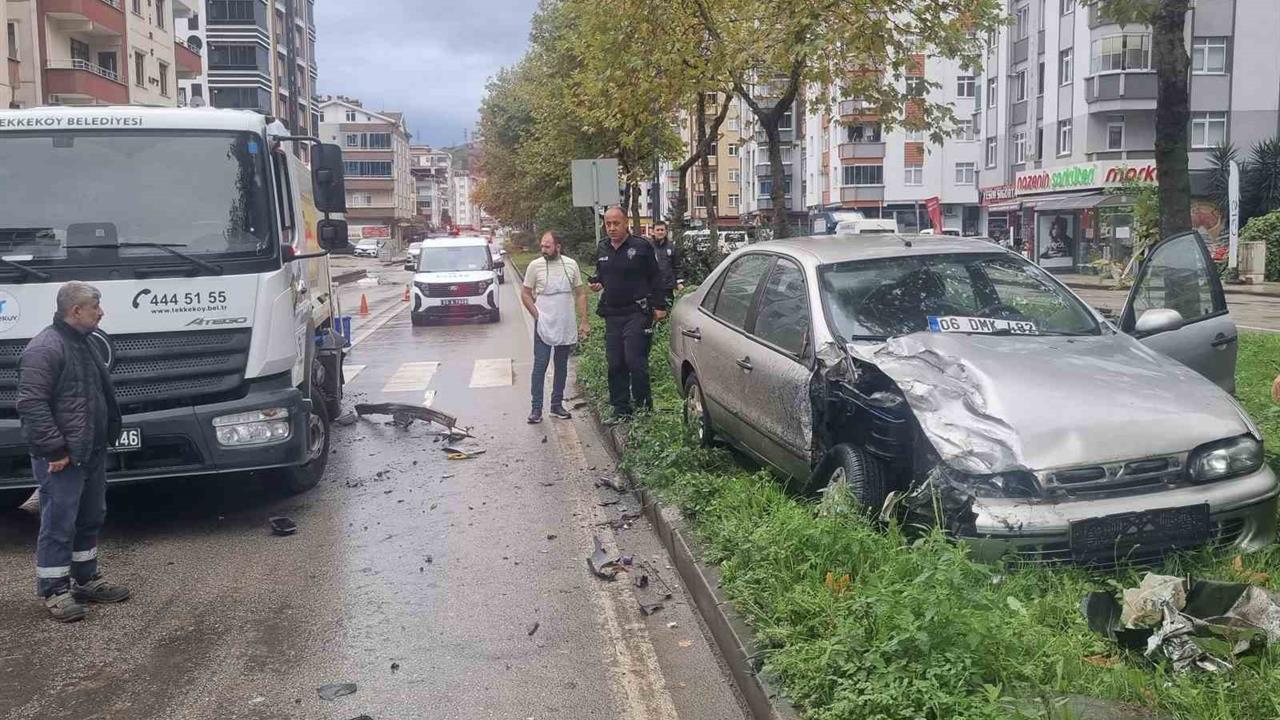 Samsun'da Otomobil Çöp Kamyonuna Çarptı: 1 Yaralı