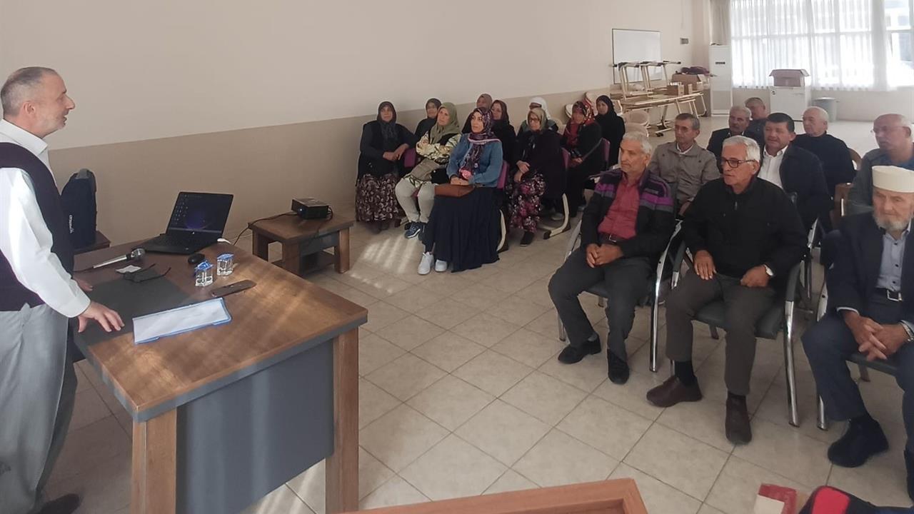 Ortaca'da Umre Yolcularına Eğitim Semineri Düzenlendi