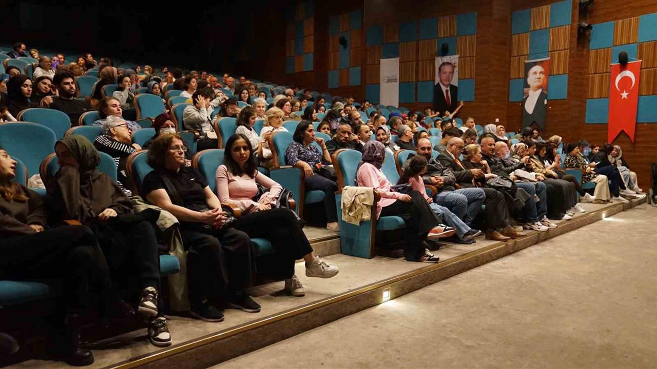 Esenyurt'ta "Ocak" Tiyatro Oyunu Sahnelendi