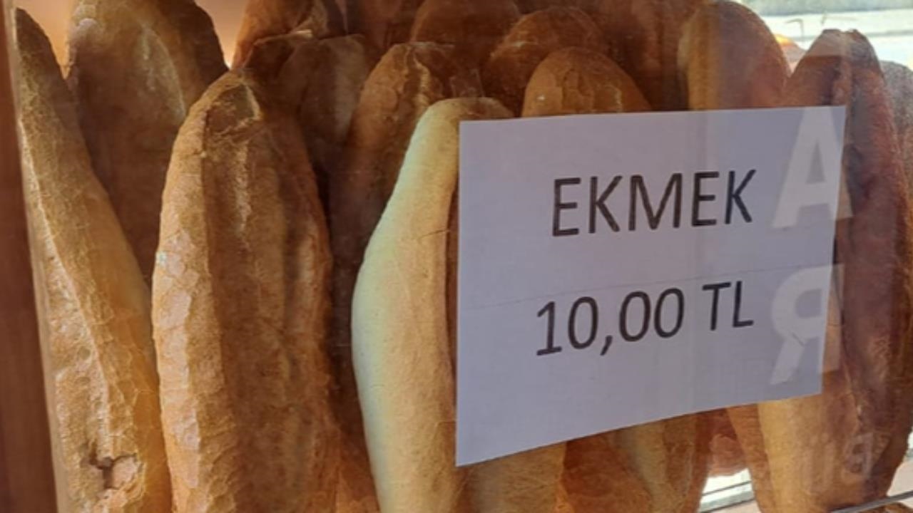 Ekmekte İndirim Savaşları Mut'tan Başladı: Ekmeği Bazı Fırınlar 10 TL’ye Düşürdüler, Bakkal Önünde Kuyruk…