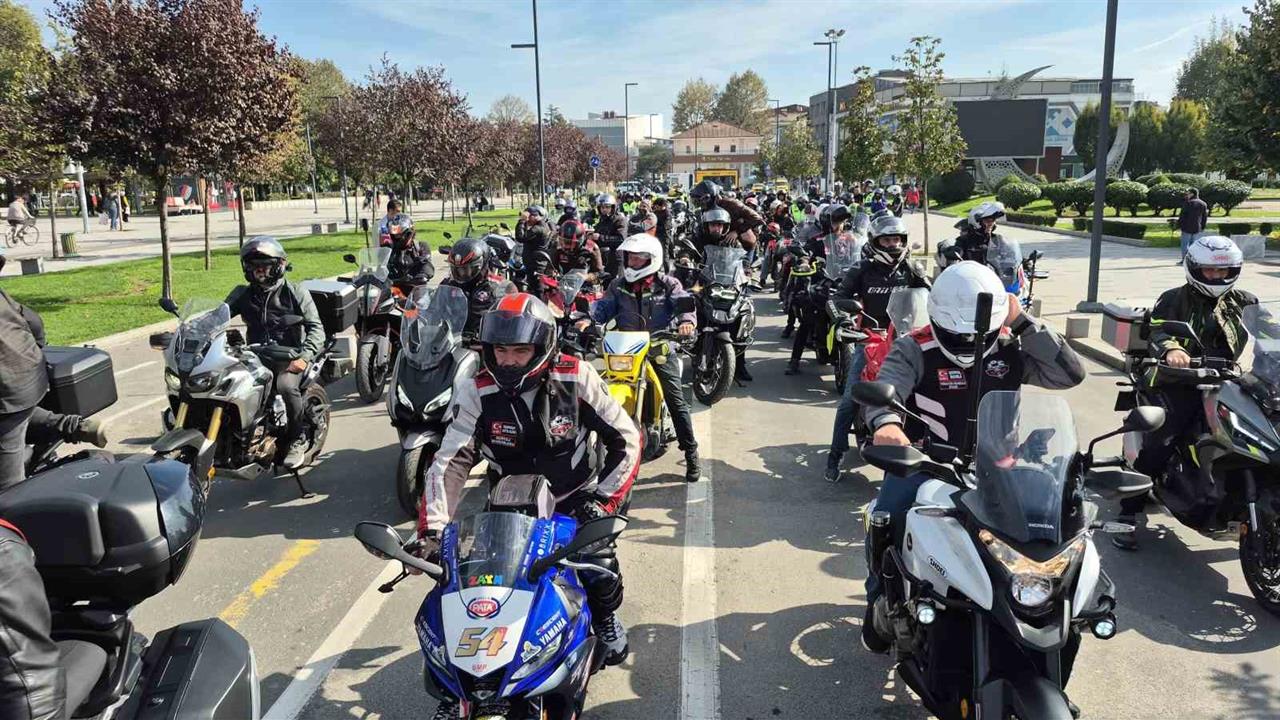 Cumhuriyet Coşkusu Düzce'de Motosikletlerle Kutlandı