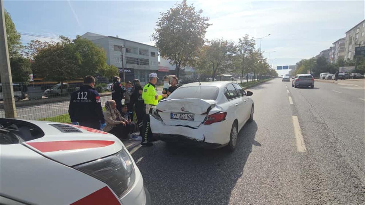 Orhangazi'de Tırın Çarptığı Otomobil 40 Metre Sürüklendi