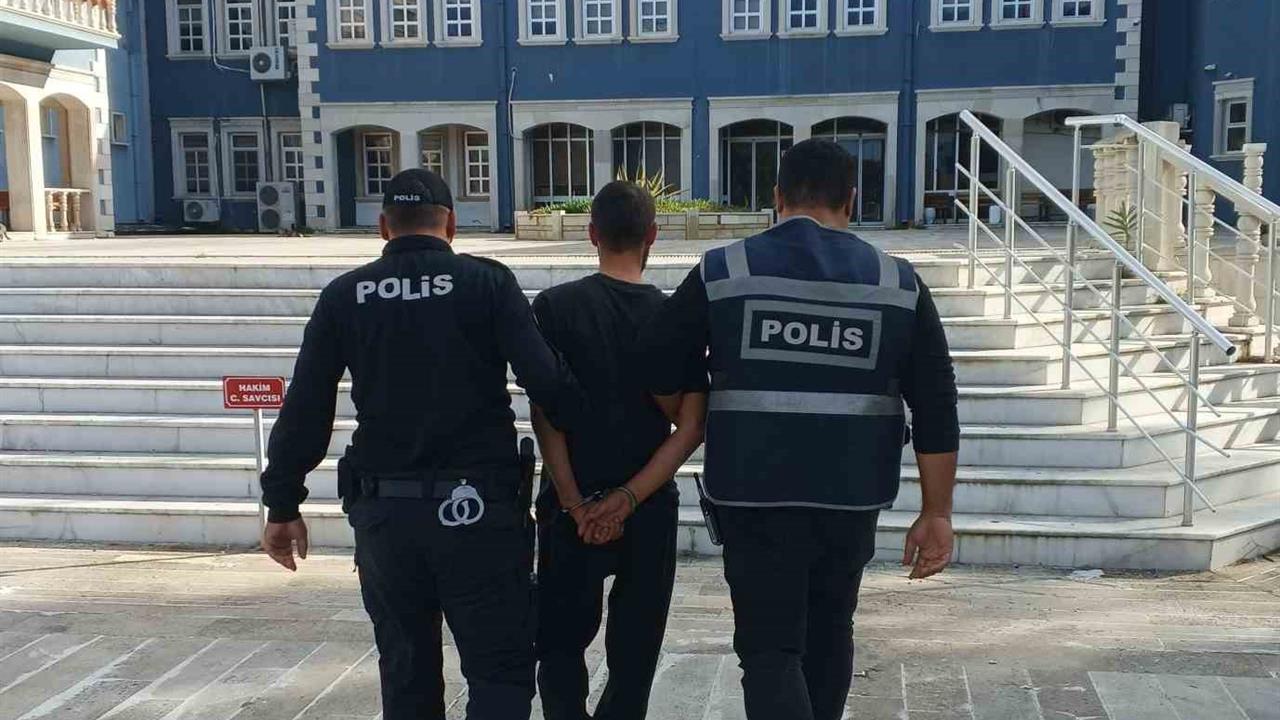 İzmir'de Silahlı Gasp Zanlıları Yakalandı: 1 Tutuklandı