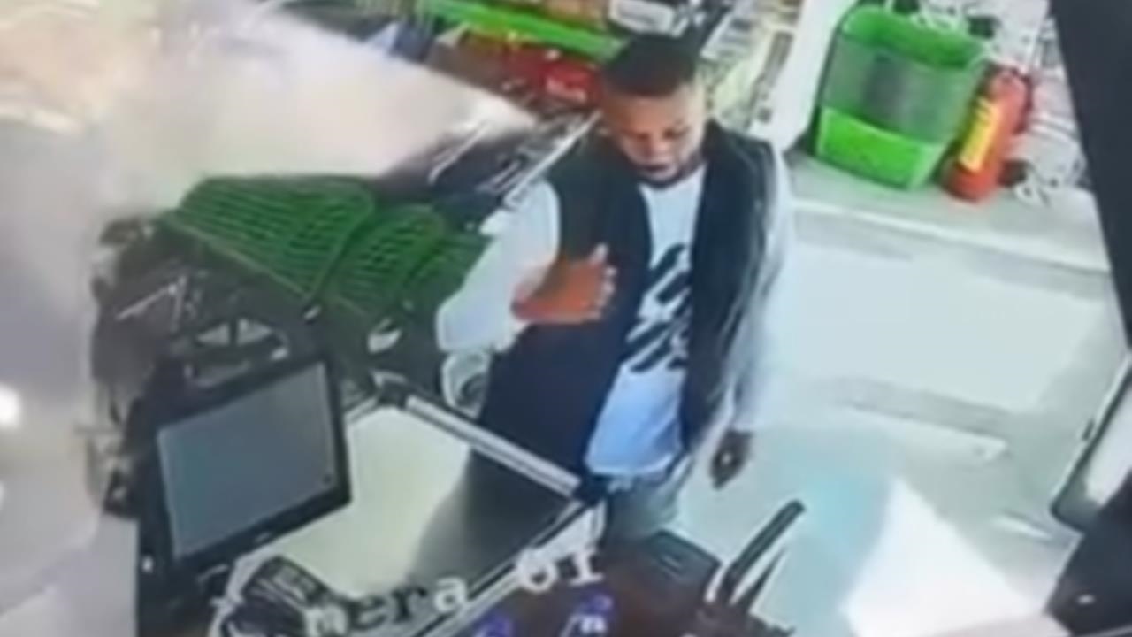 Mezitli’de Bir Markette Balıklı Tuzak: "Arkadaşım Alacak" Deyip Kasadan 4 Bin TL'yi Cebe İndirdi!