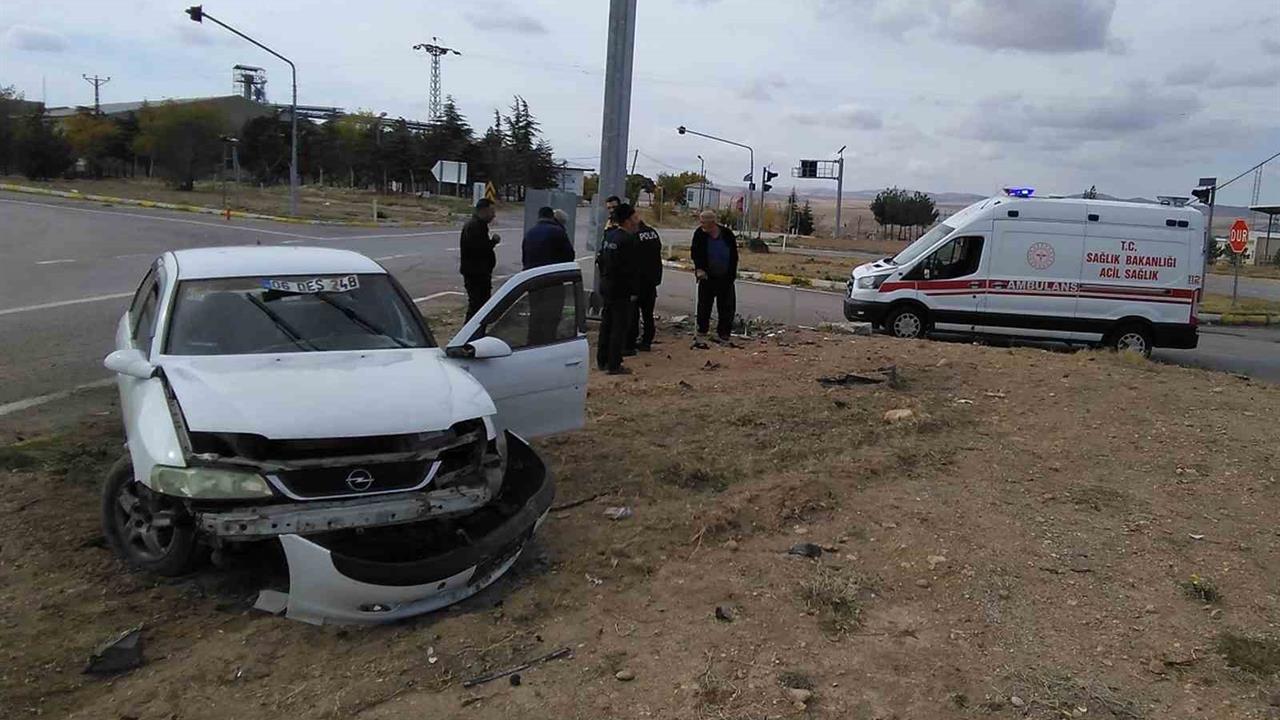 Kırıkkale'de Kafa Kafaya Çarpışma: 4 Yaralı