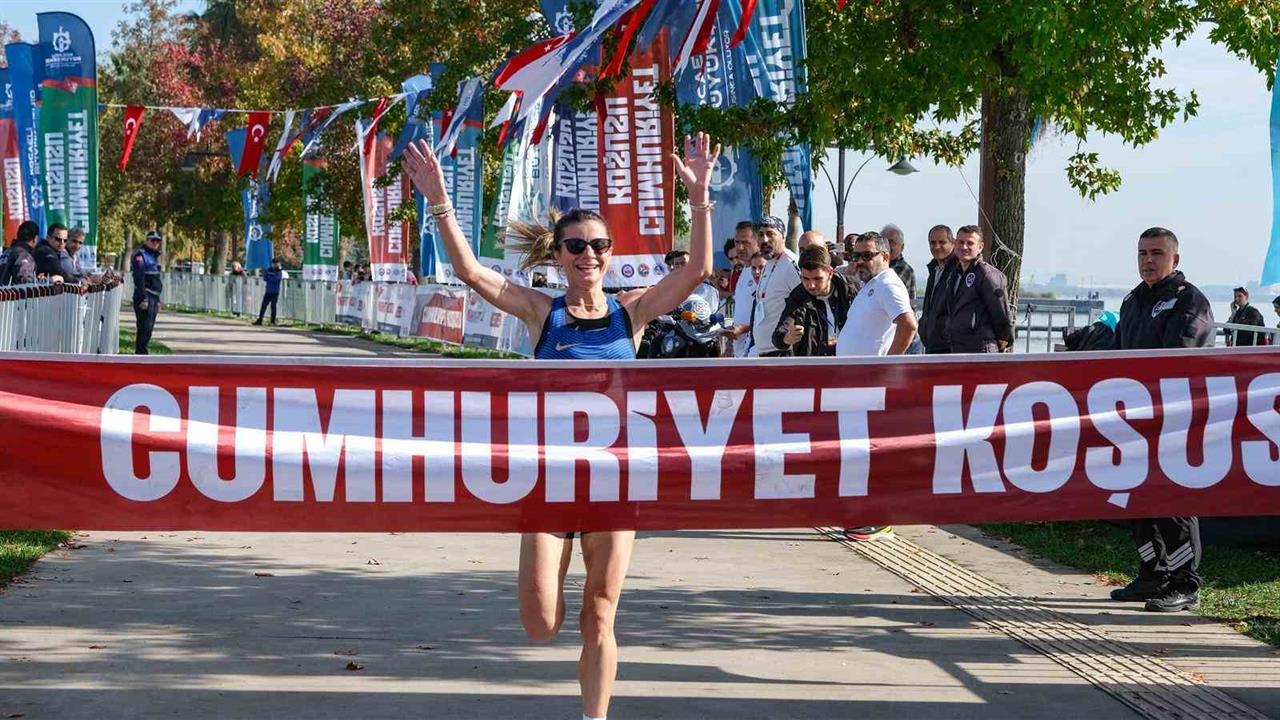 Kocaeli'de Cumhuriyet İçin Koşuldu: 16 Ülkeden Sporcu Katıldı
