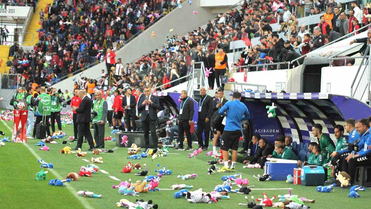 Gençlerbirliği Taraftarlarından Gazzeli Çocuklara Destek