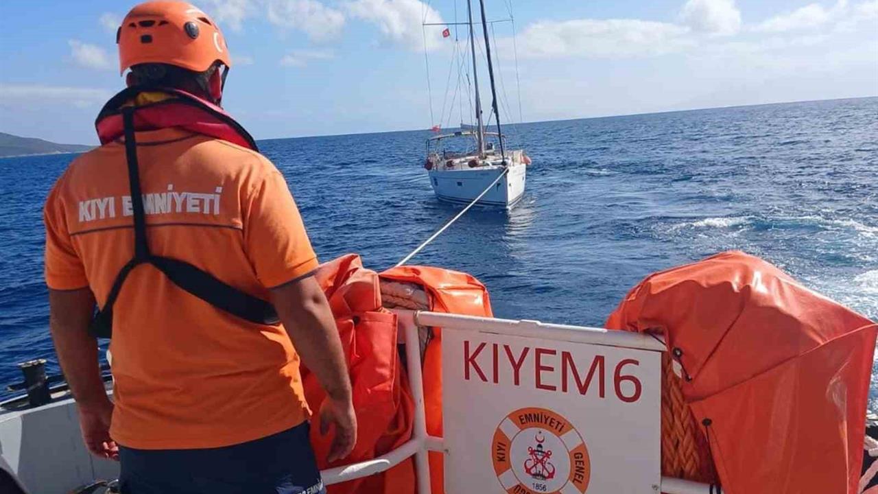 Bodrum’da Sürüklenen Tekne Kurtarıldı: 4 Kişi Güvende