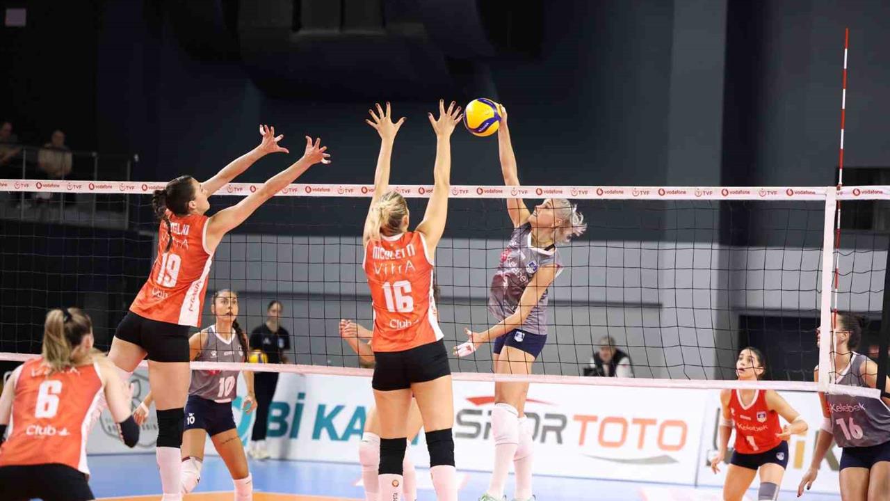 Eczacıbaşı Dynavit, Set Vermeden Galip Geldi