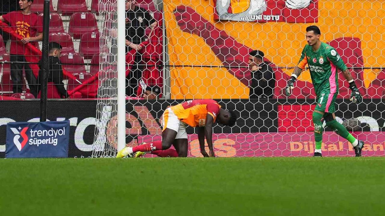 Davinson Sanchez Cezalı Duruma Düştü