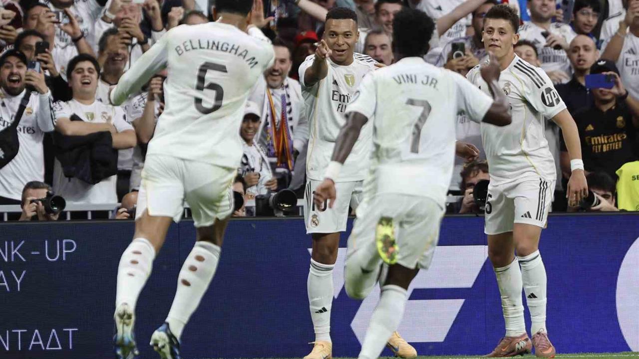 Real Madrid El Clasico’da Barcelona'yı Yendi