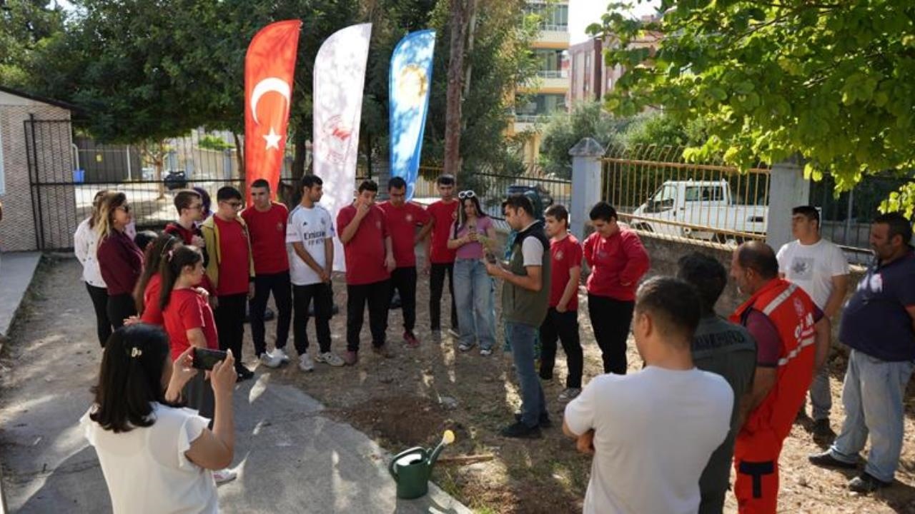 Ticaret ve Sanayi Odası Mesleki ve Teknik Anadolu Lisesi Bahçesinde Fidan Dikimi Gerçekleştirildi