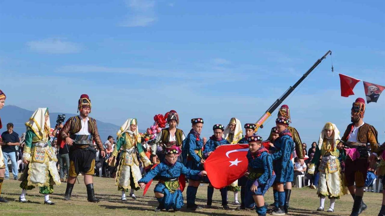 Selendi'de Keşkek ve Cirit Şenliği Coşkusu Yaşandı